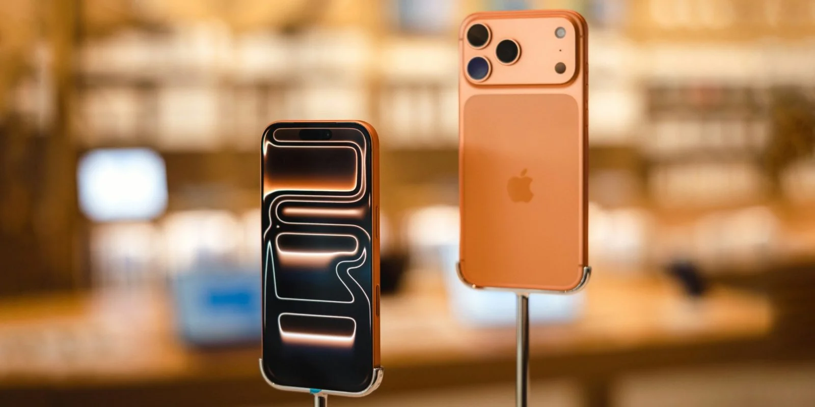 Apple and Huawei Thrive as Smartphone Sales Plummet