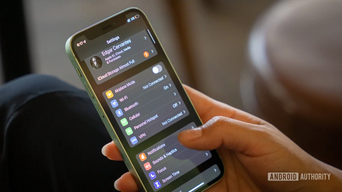 Significant Flaw in Apple's Hide My Email Feature Raises Privacy Concerns