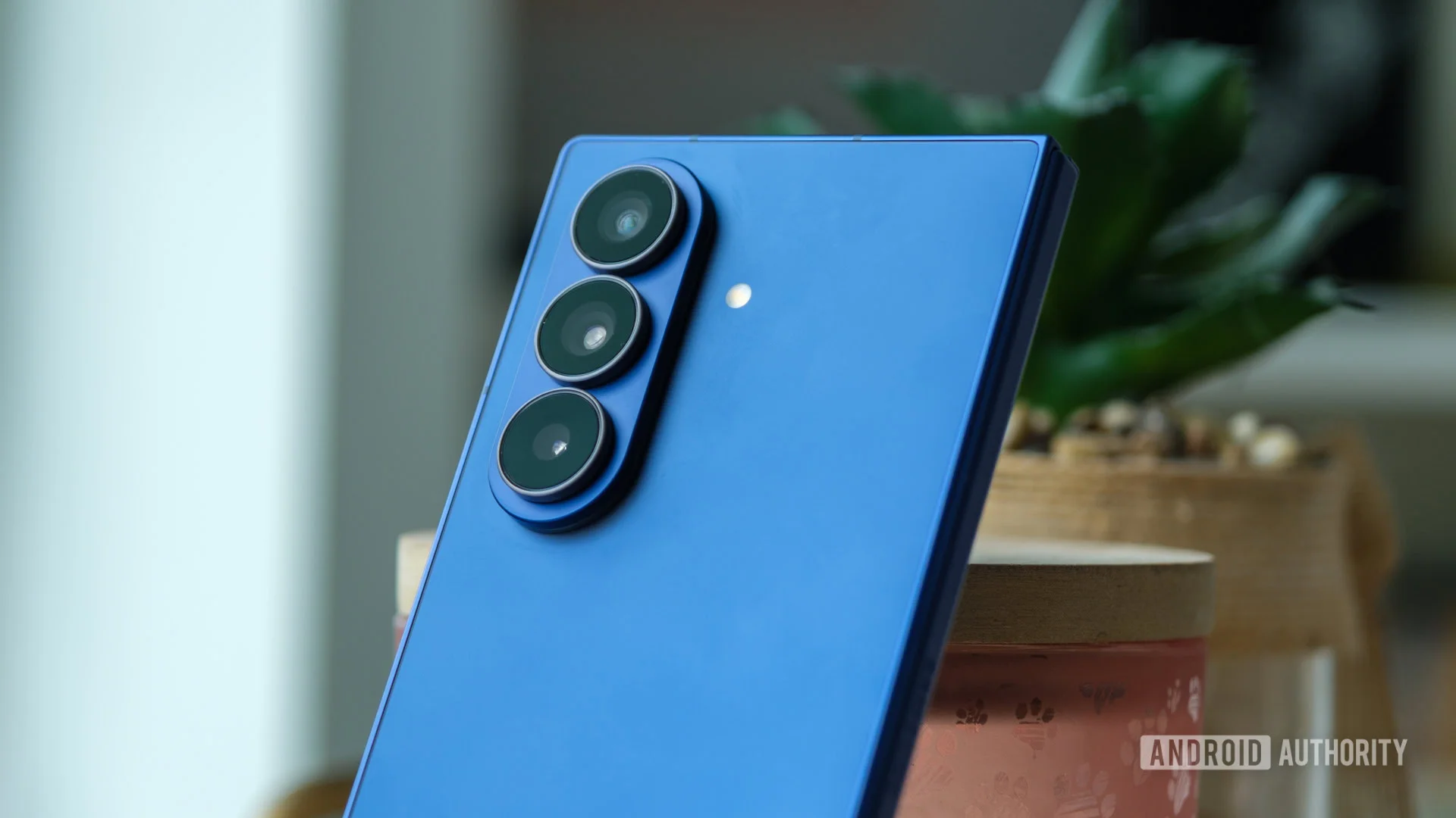 Samsung Galaxy Z Fold 8 Revealed Early in T-Mobile Ad