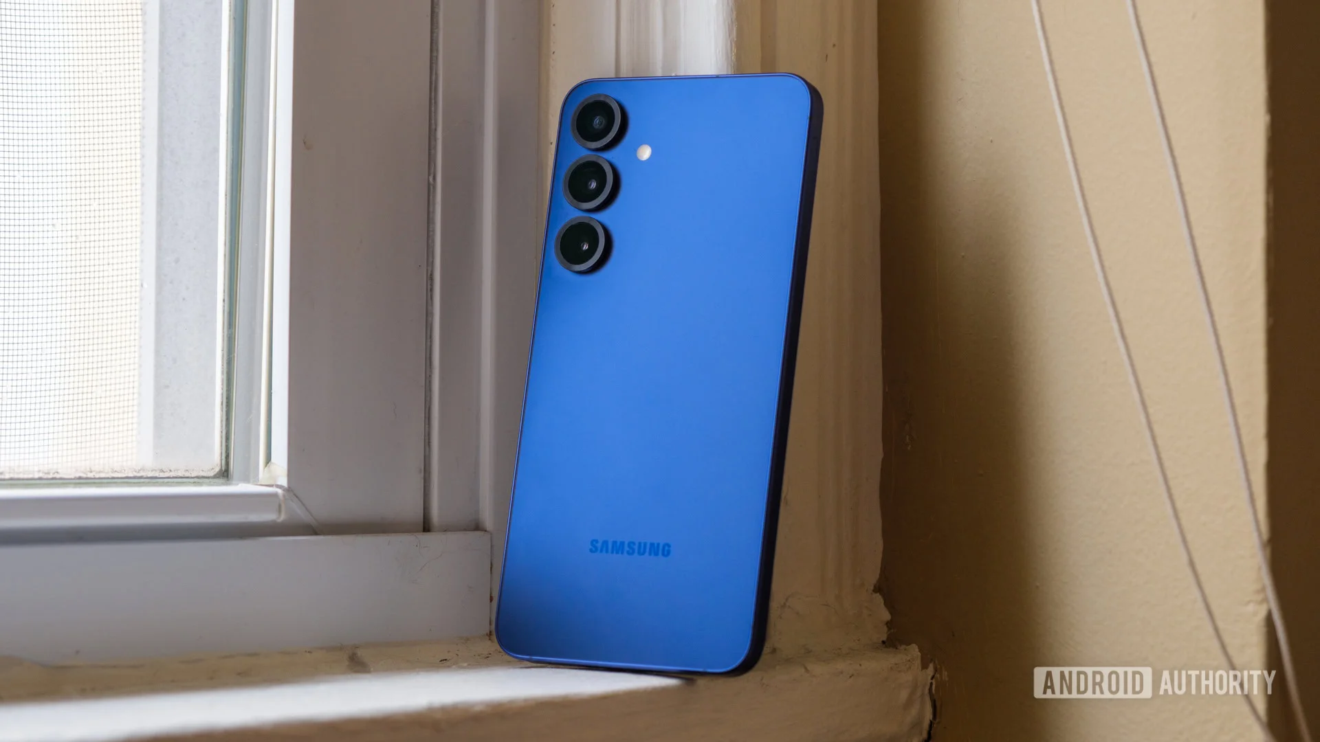 Samsung Galaxy S25 Plus Hits a New Low at $699.98—An Upscale Flagship Deal