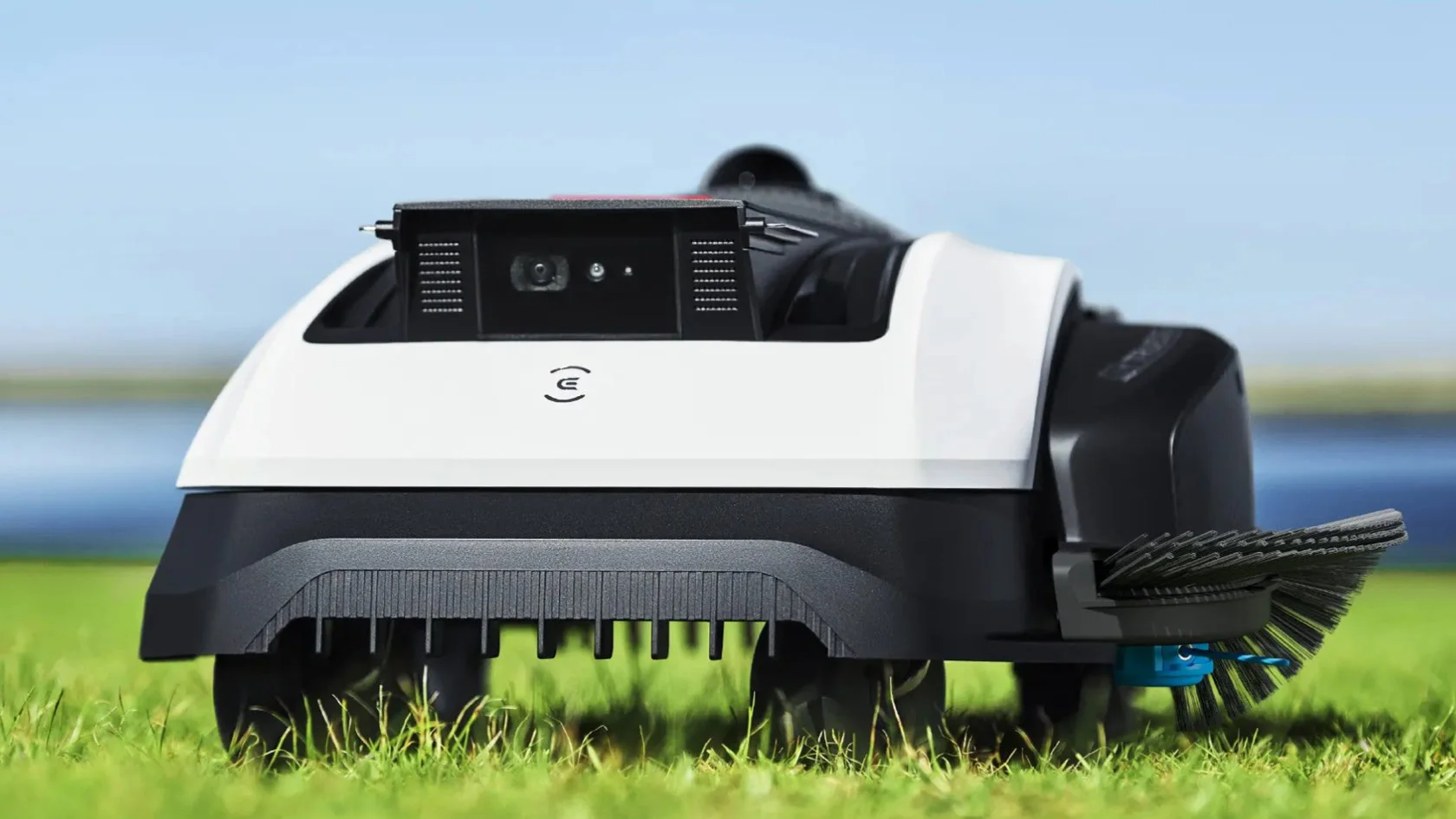 ECOVACS Goat O1000 Robot Mower Hits Record Low with 34% Discount