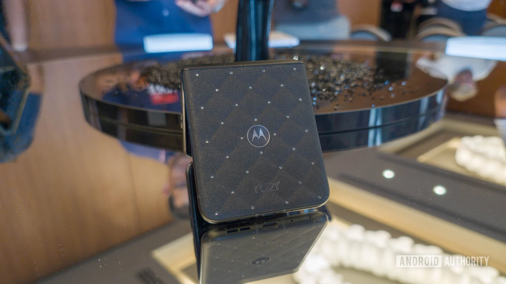 Motorola Unveils Stylish Swarovski Razr 2026, Balancing Luxury with Affordability