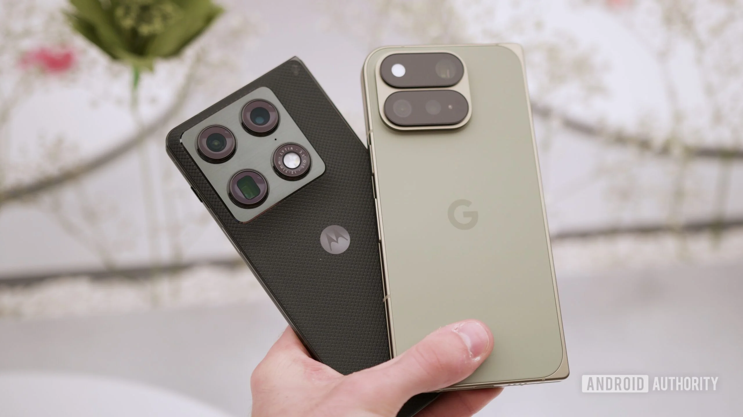 Motorola and Google’s Foldable Phones Offer User Experience Wins Over Samsung’s Flagship