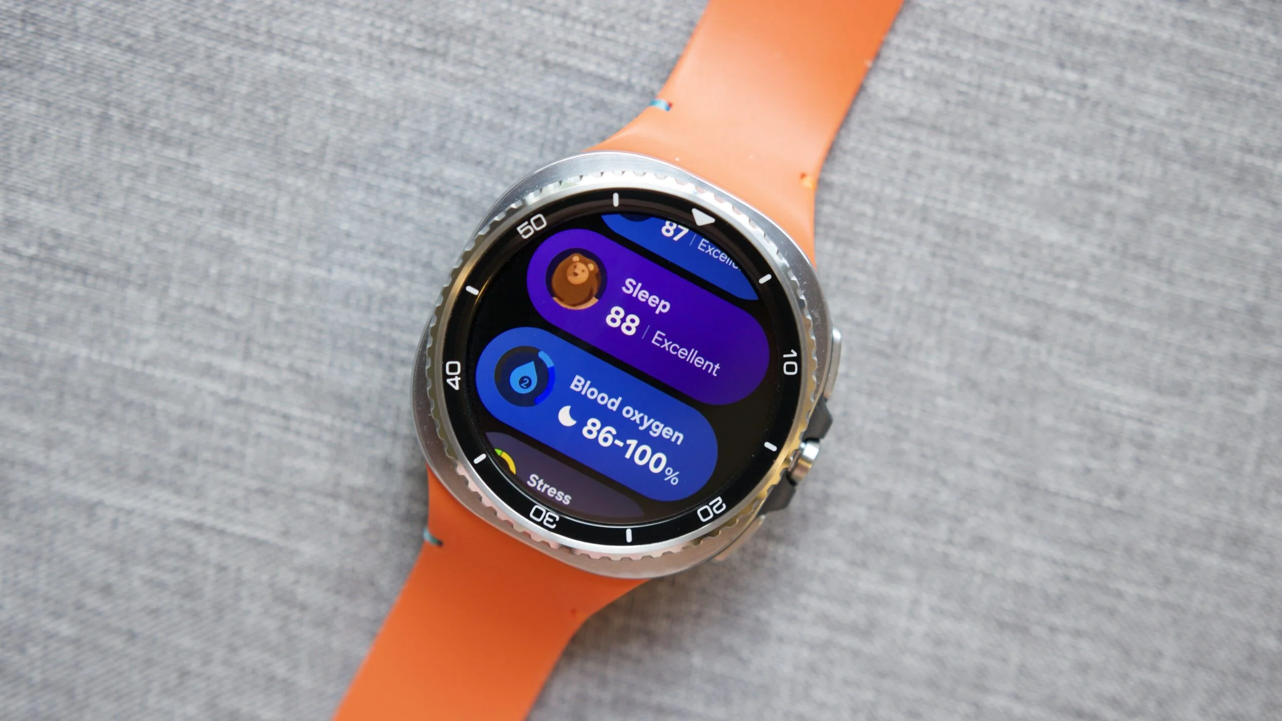 Samsung's Smartwatch Shipments Decline as Apple Maintains Market Dominance