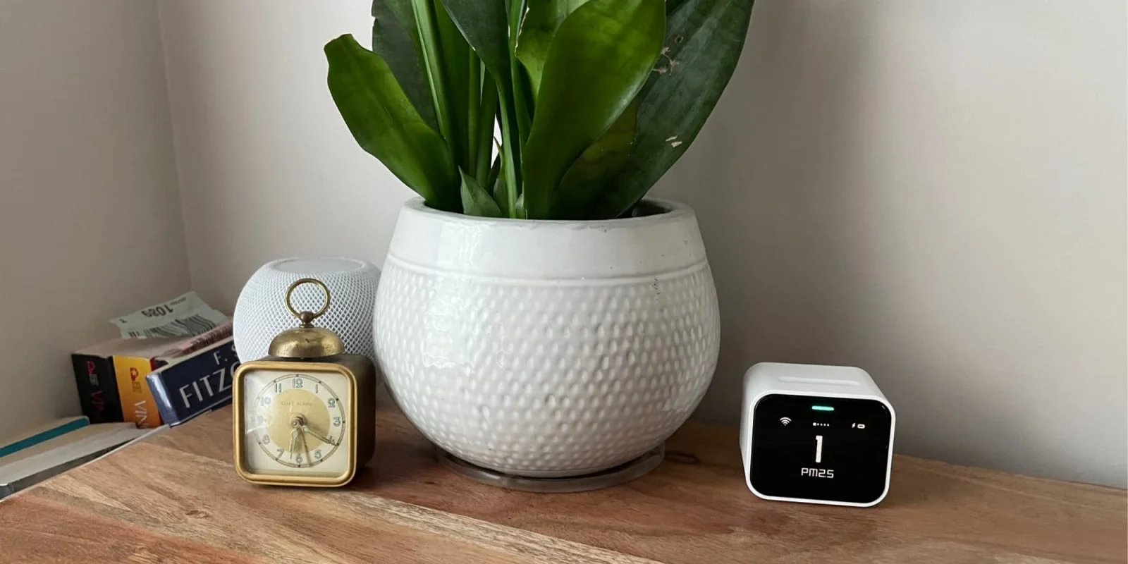 Qingping Air Monitor Lite: A Stylish Companion for Apple Home's Climate Monitoring